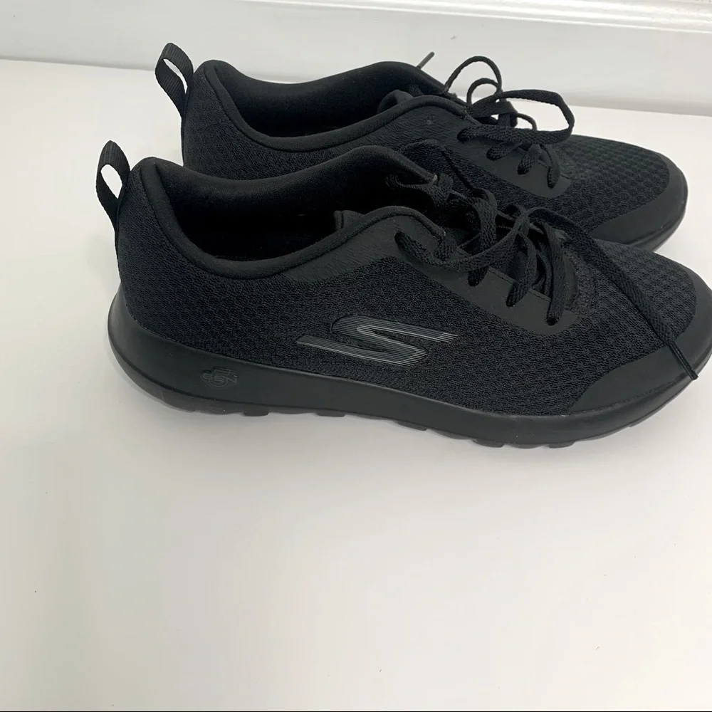 NWT Sckechers Men’s Performance Go Walk sneakers, size 8, Black color - Picture 4 of 5